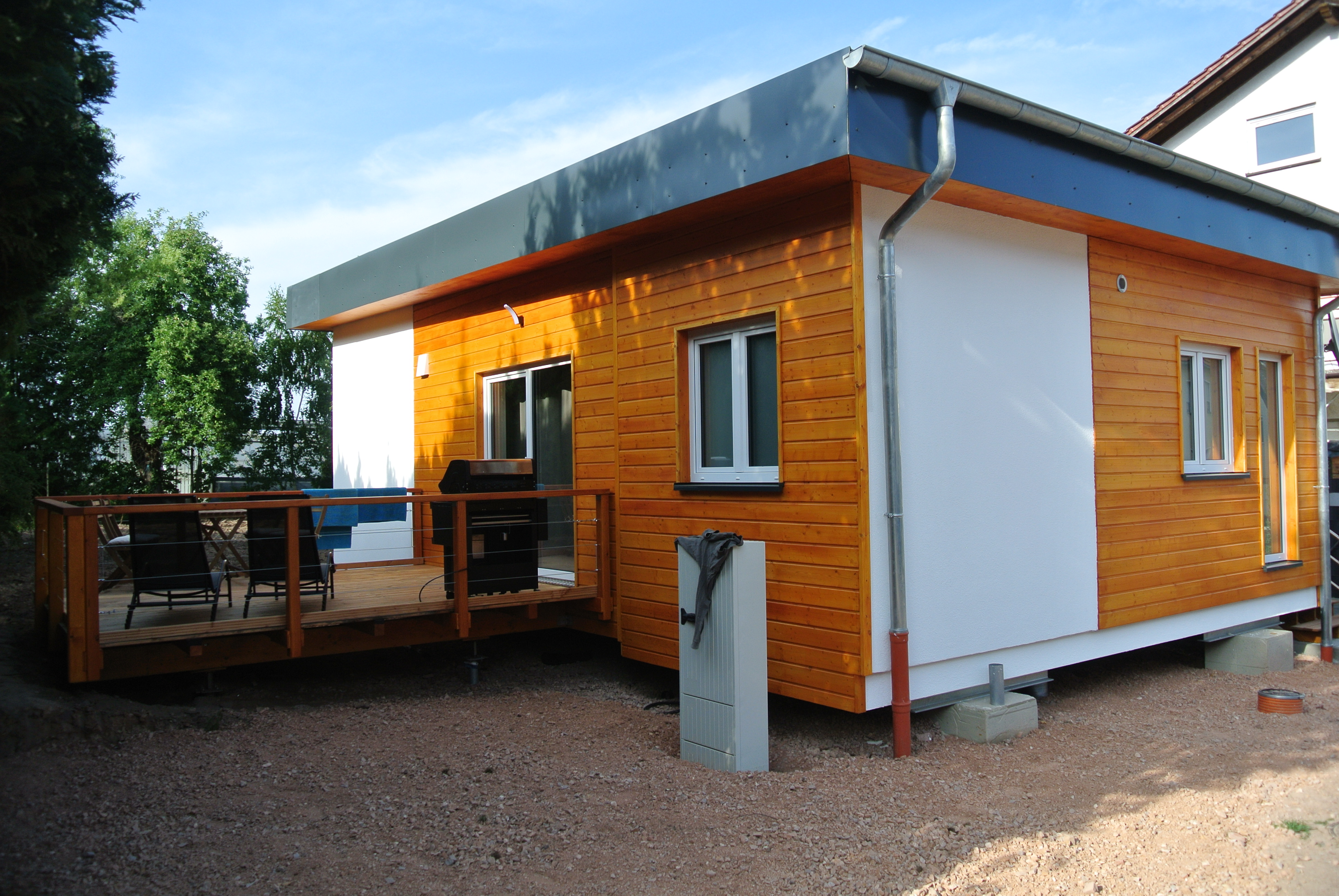 Außenansicht mit Terrasse